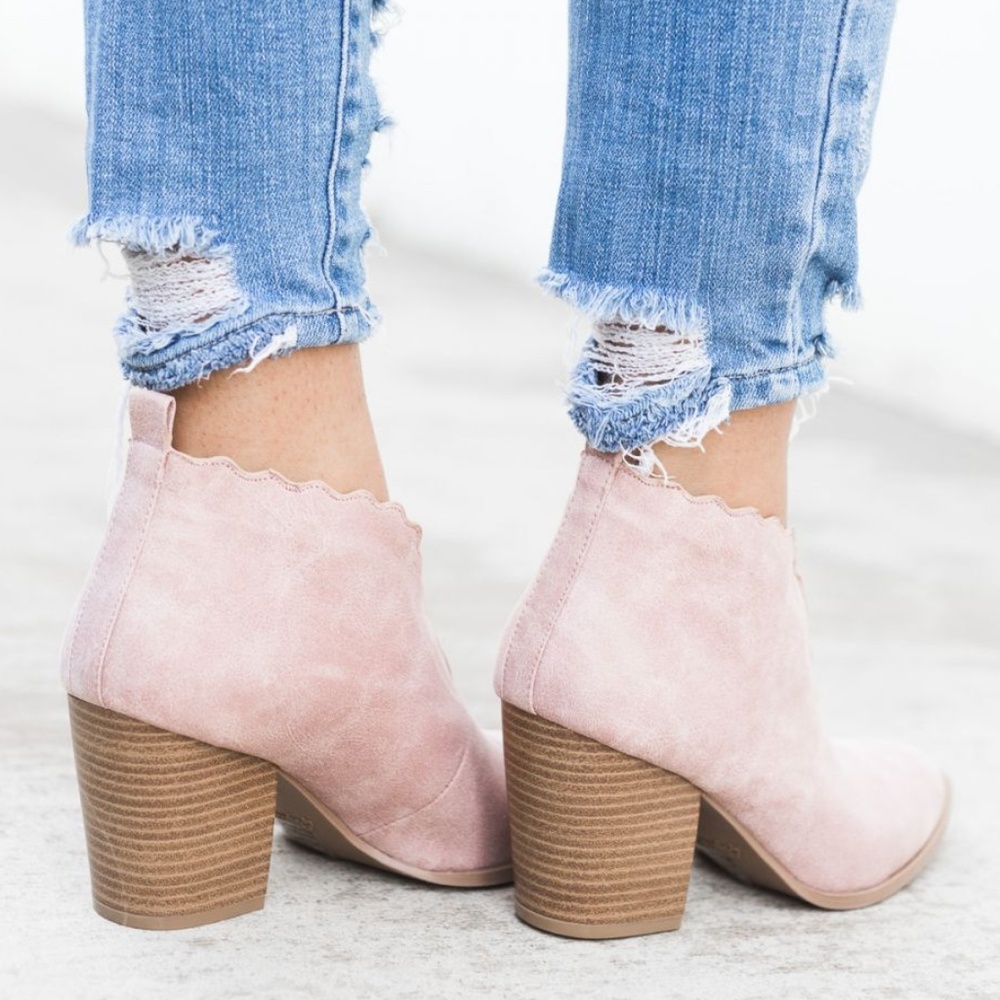 1 LEFT❗️Blush Scalloped V Cut Bootie - Picture 5 of 8